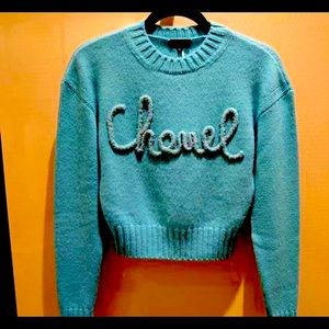 Authentic Chanel Sweater size M